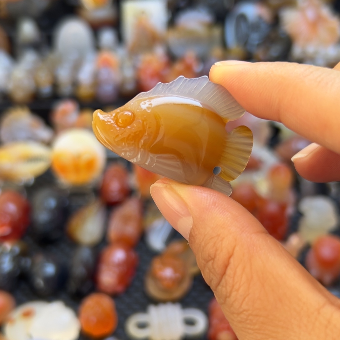 玛瑙/玉髓未镶嵌吊坠(赠链)