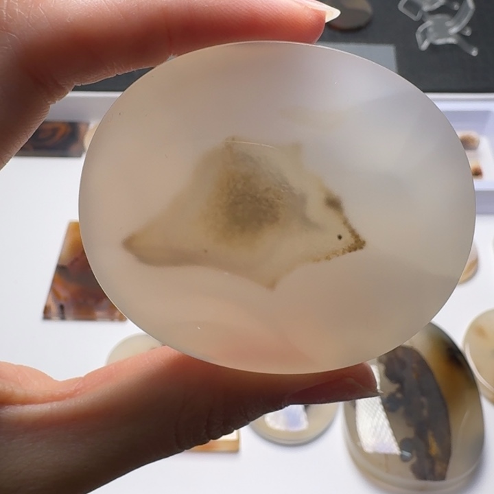 拾***人玛瑙/玉髓未镶嵌珠宝奇石