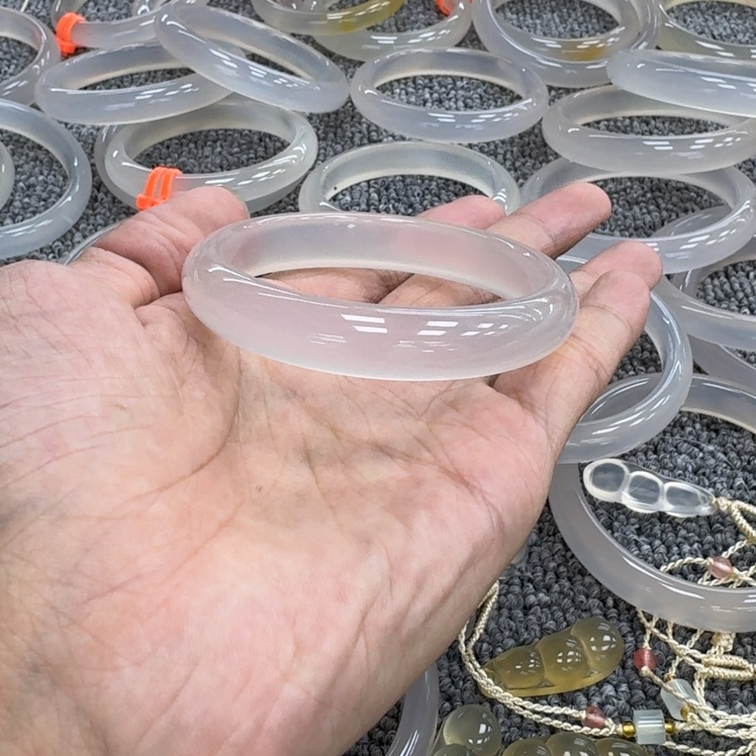 玛瑙/玉髓手镯未镶嵌56