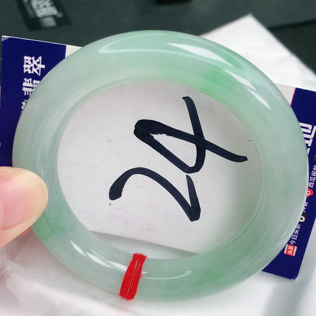 翡翠手镯未镶嵌缅甸天然A货翡翠