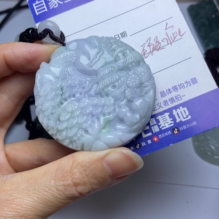 翡翠挂件未镶嵌翡翠