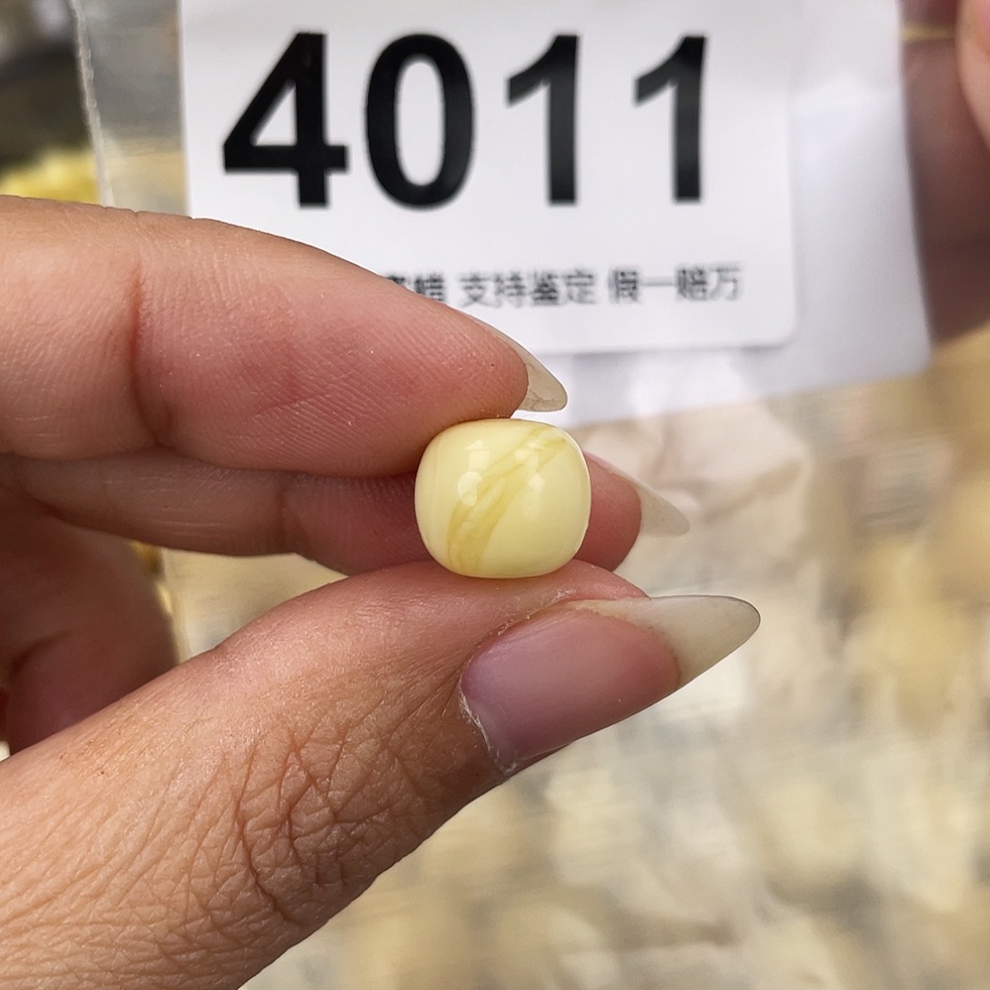 阿***民蜜蜡未镶嵌裸石10.5