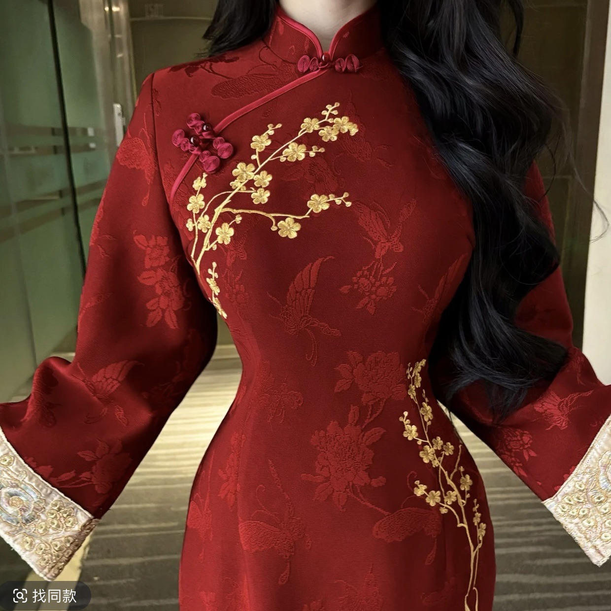 原创新中式高级刺绣过年红旗袍 金梅报喜倒大袖