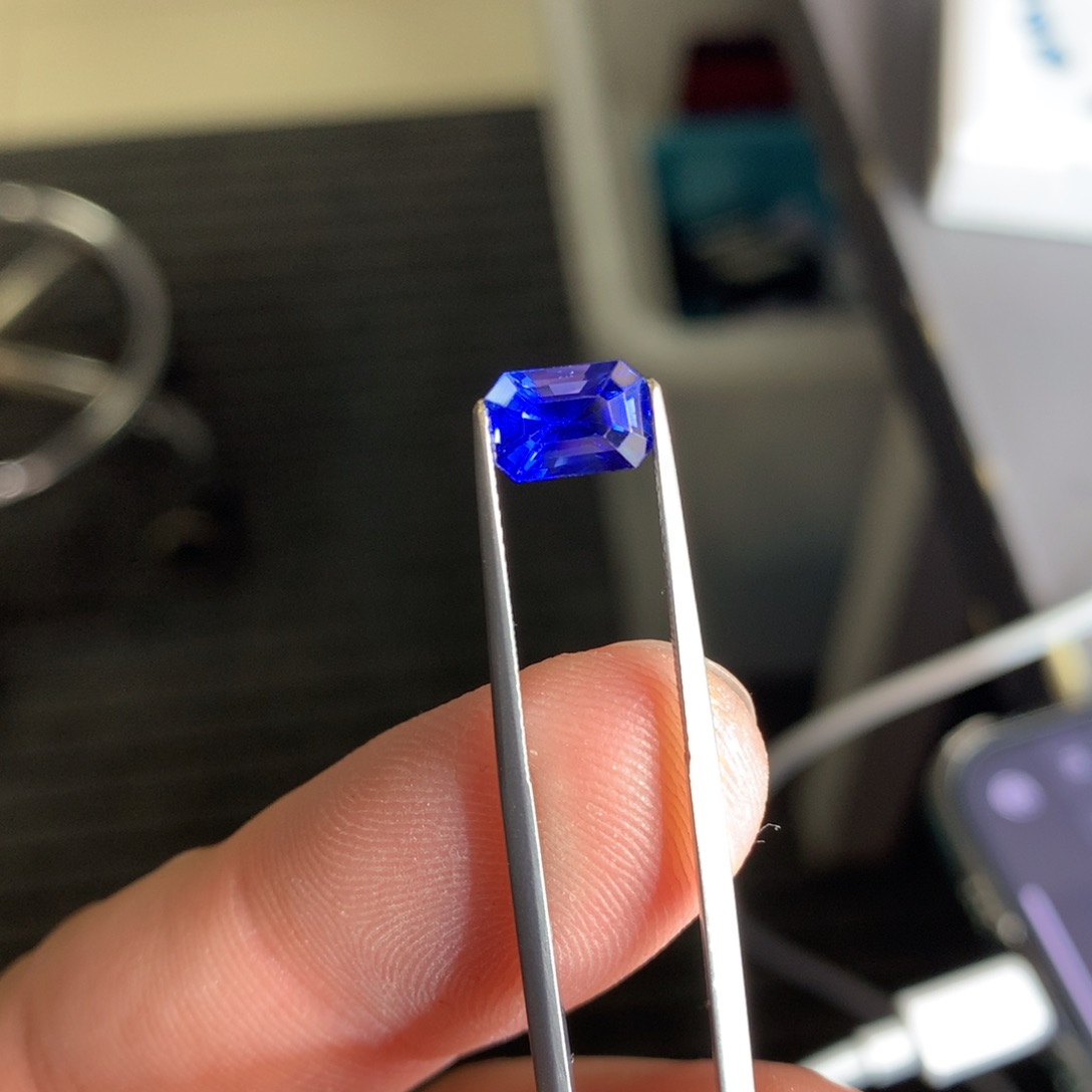 蓝宝石裸石未镶嵌2.05克拉无烧皇家蓝蓝宝石裸石