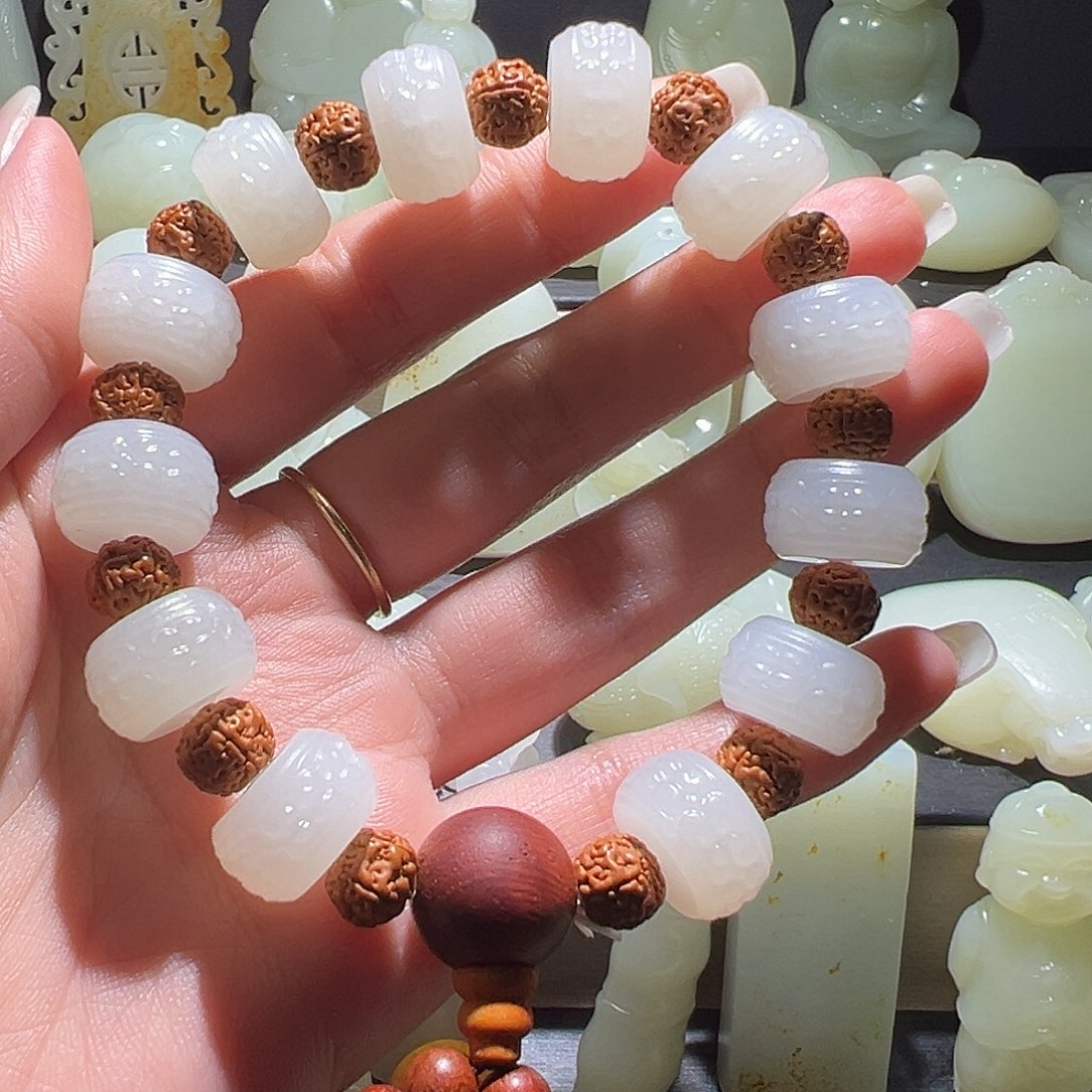 山***远和田玉未镶嵌颈饰