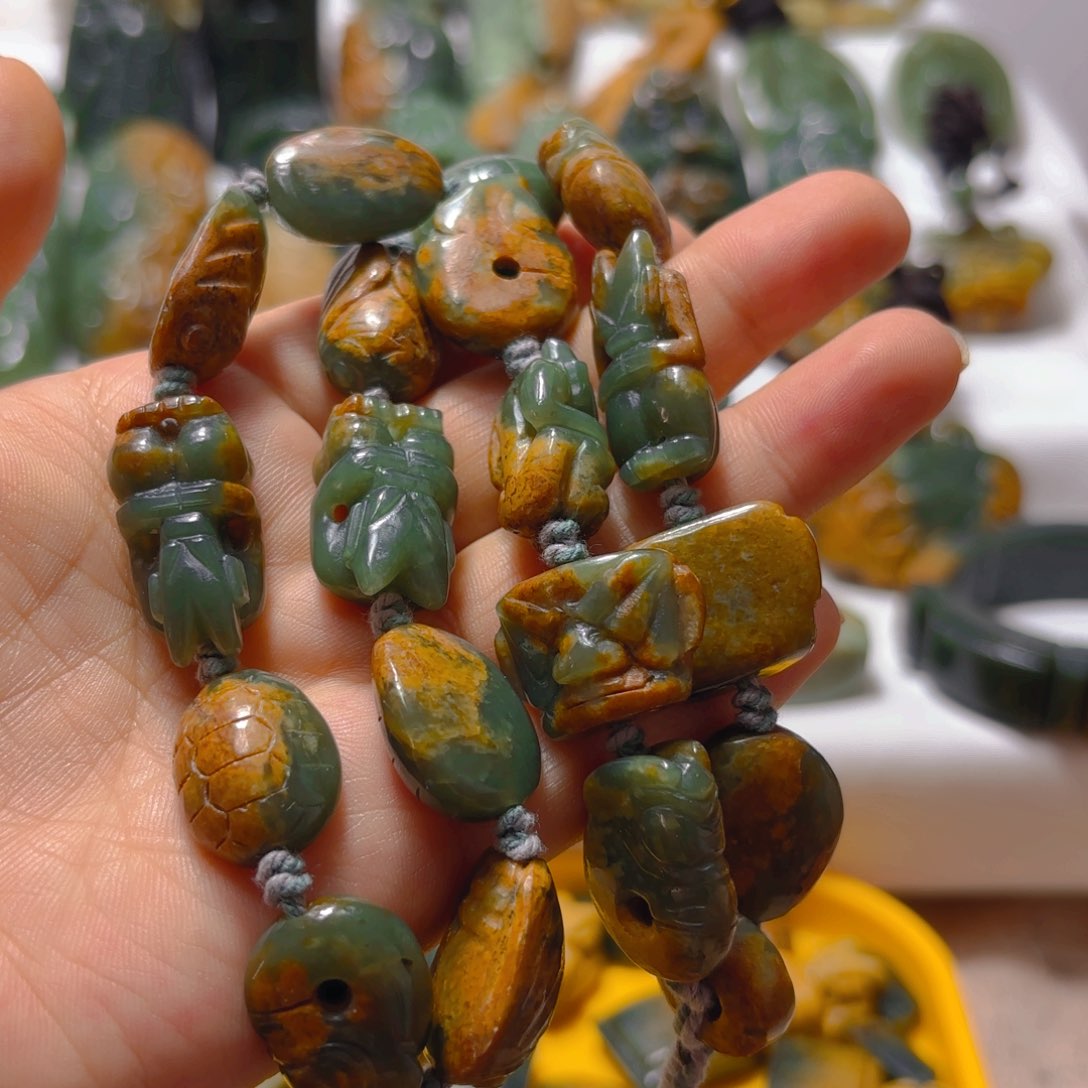 岫岩河磨玉（透闪石质玉）挂件未镶嵌