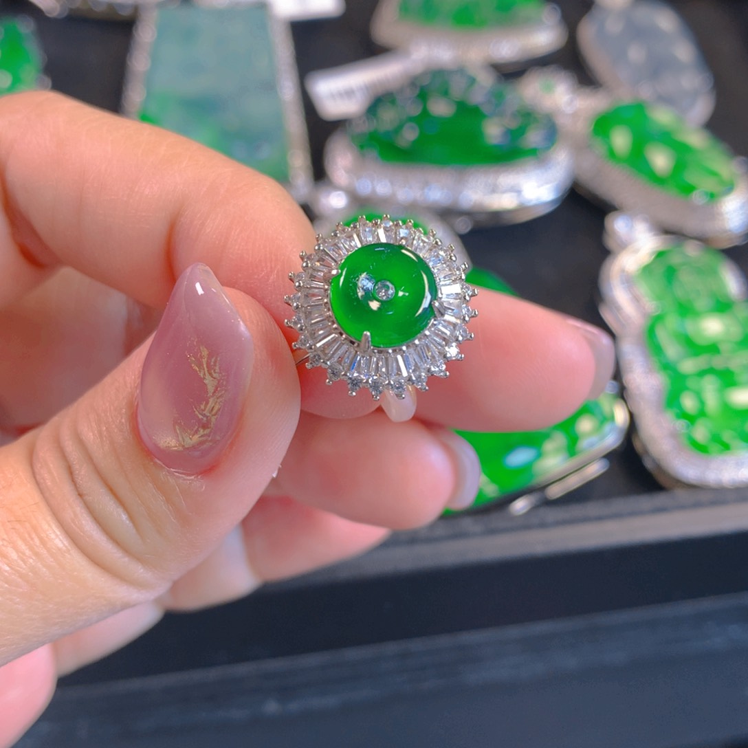 翡翠颈饰银S925镶嵌翡翠