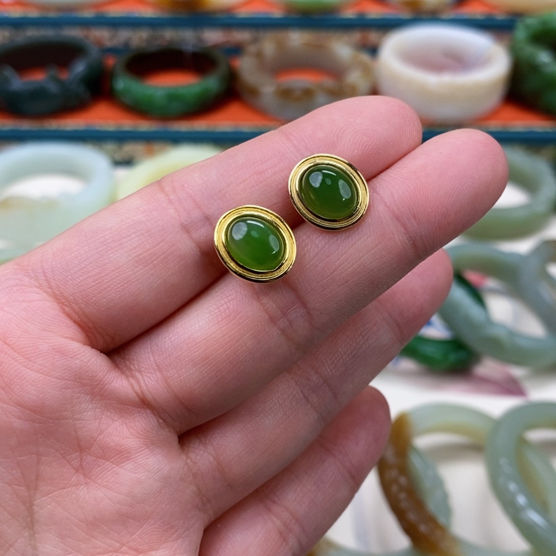 和田玉耳钉未镶嵌