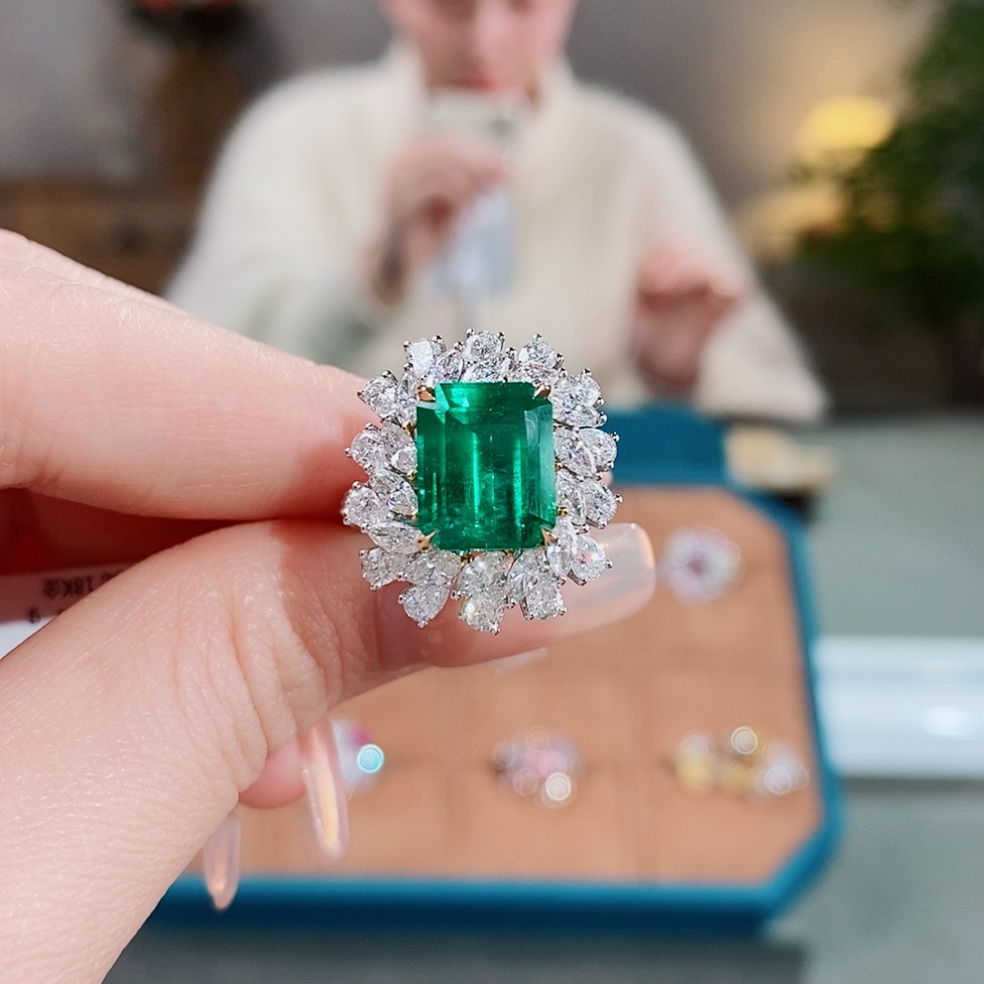 祖母绿戒指18K金镶嵌4.35ct