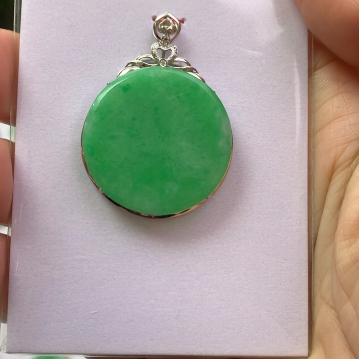 翡翠颈饰18K金镶嵌翡翠吊坠