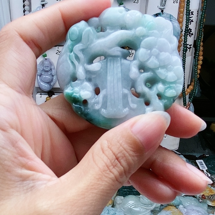 颈饰足铂镶嵌翡翠翡翠