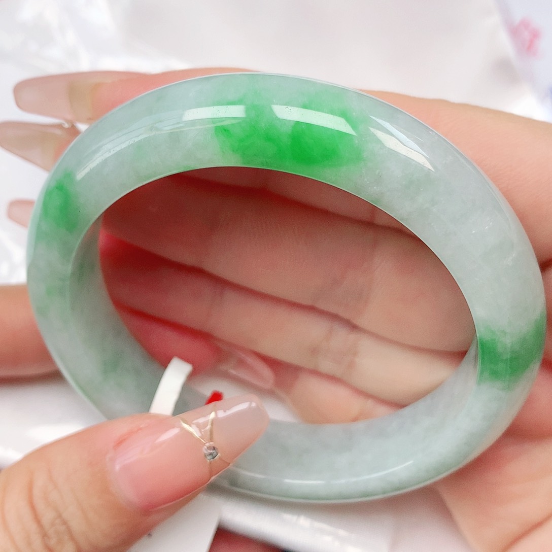 翡翠手镯未镶嵌抖音786