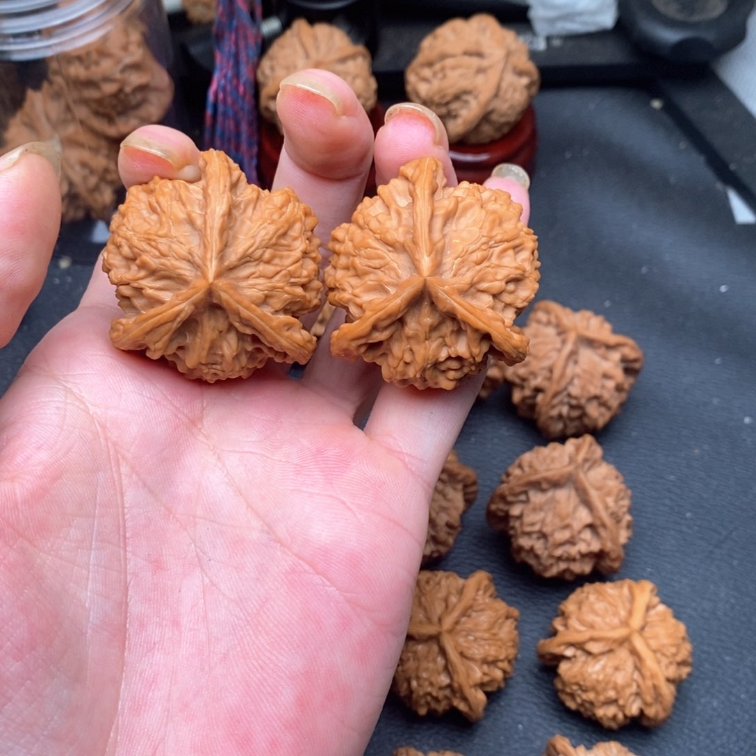 文玩核桃吊坠41大奔驰