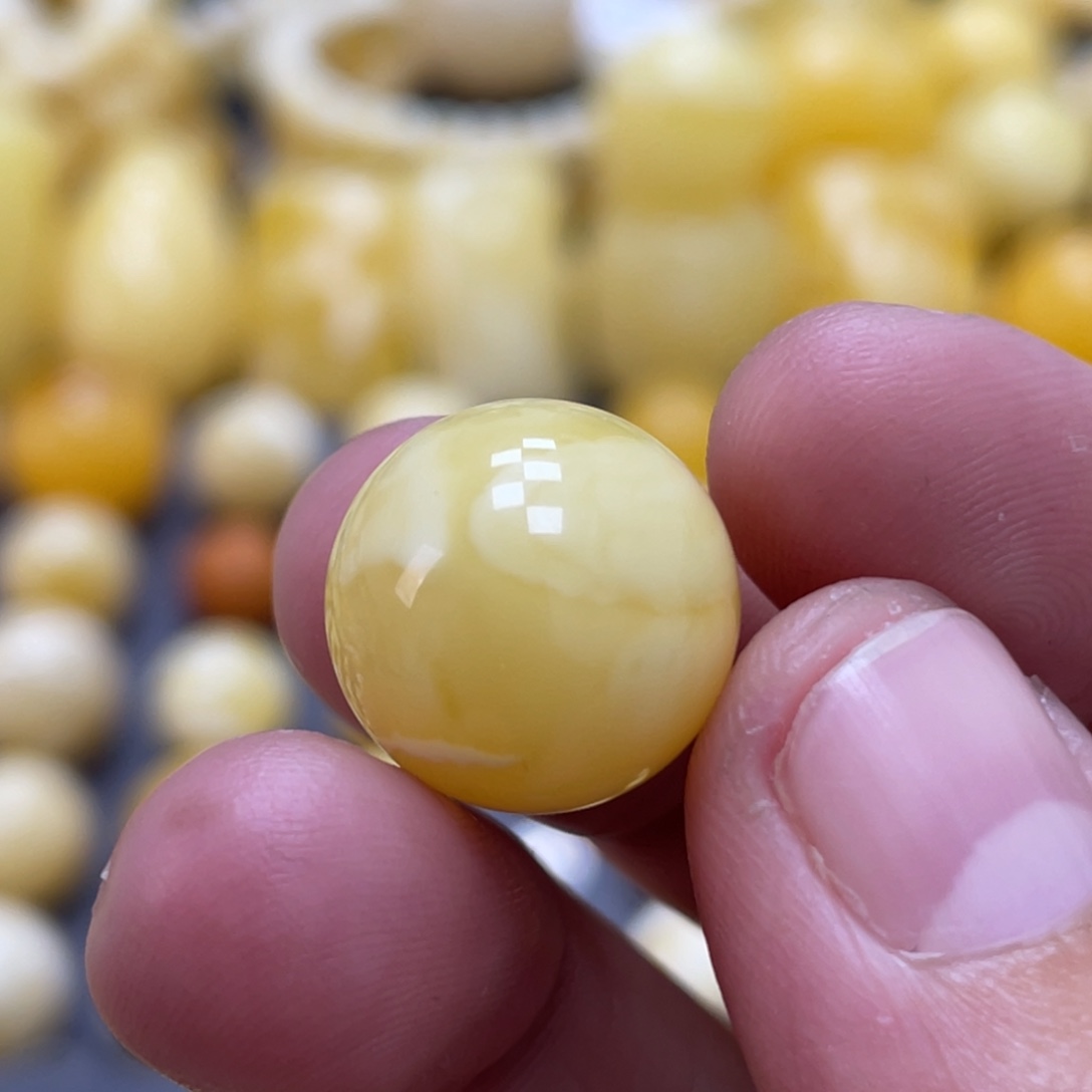 蜜蜡未镶嵌裸石15mm瑕疵