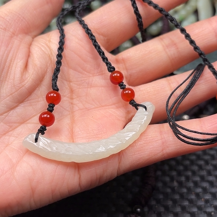 和田玉颈饰未镶嵌