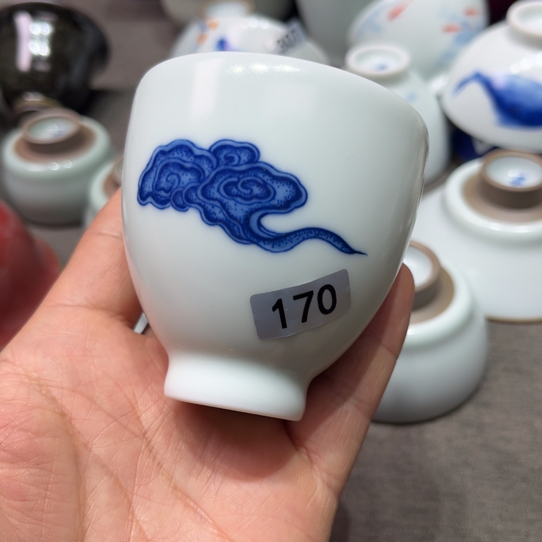 一*汝窑天真釉色青花祥云