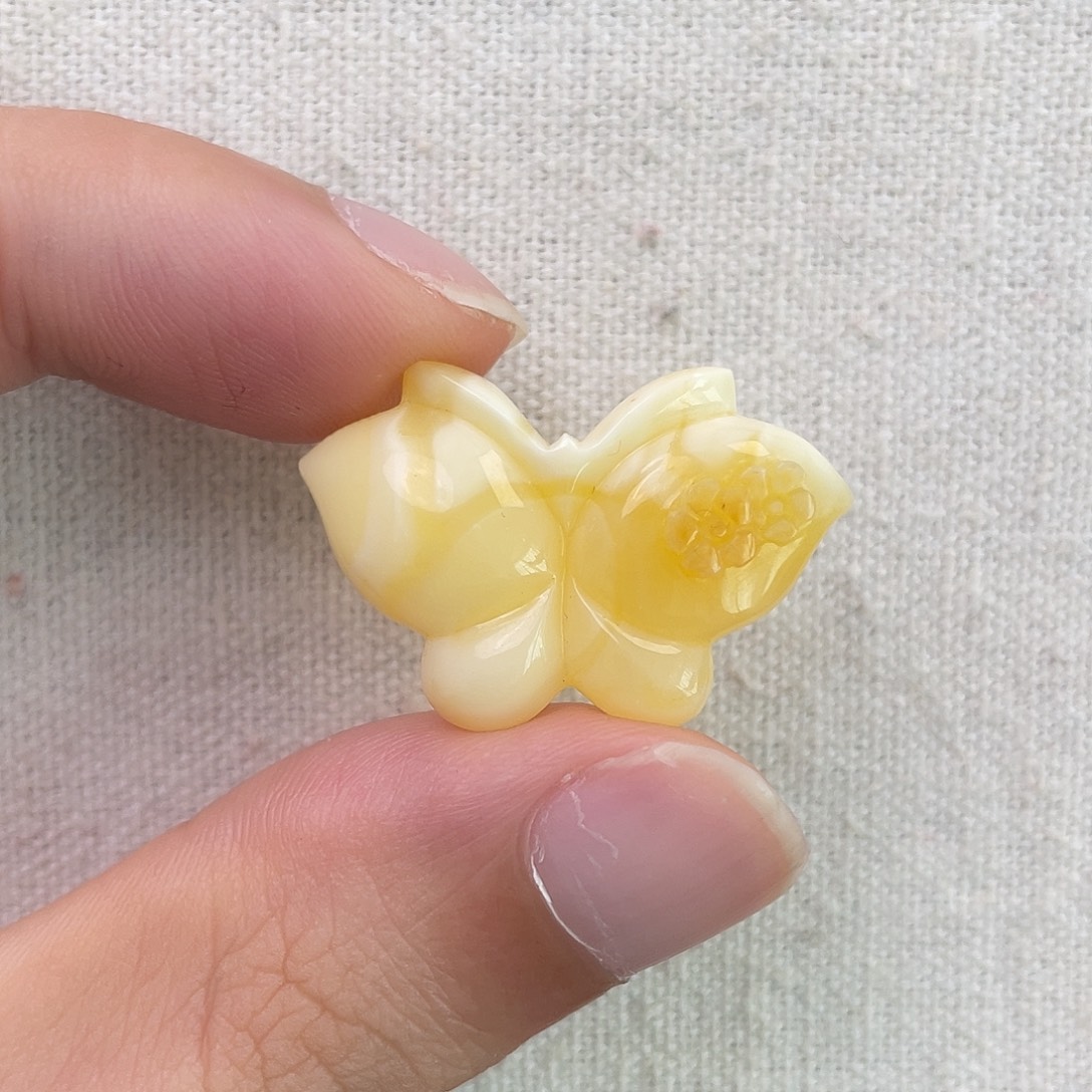 琥珀未镶嵌珠宝奇石蝴蝶