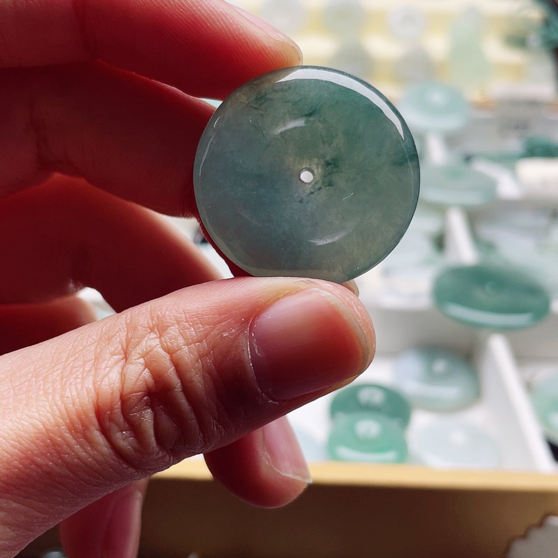 翡翠颈饰未镶嵌天然翡翠