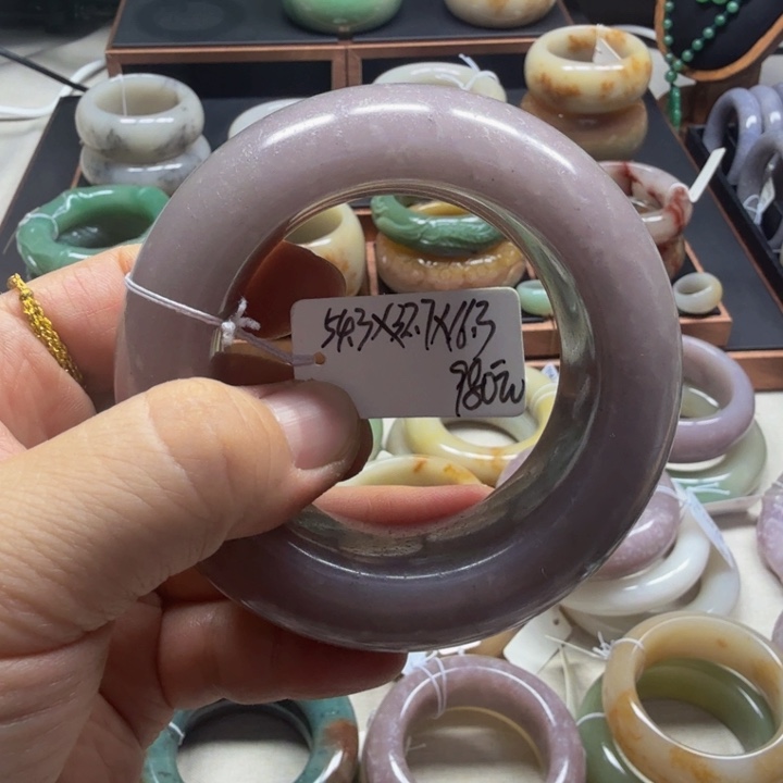 ｡***椰石英质玉未镶嵌手镯