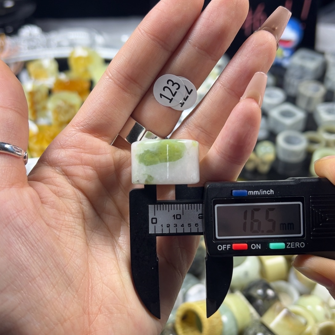 蛇纹石玉未镶嵌戒指