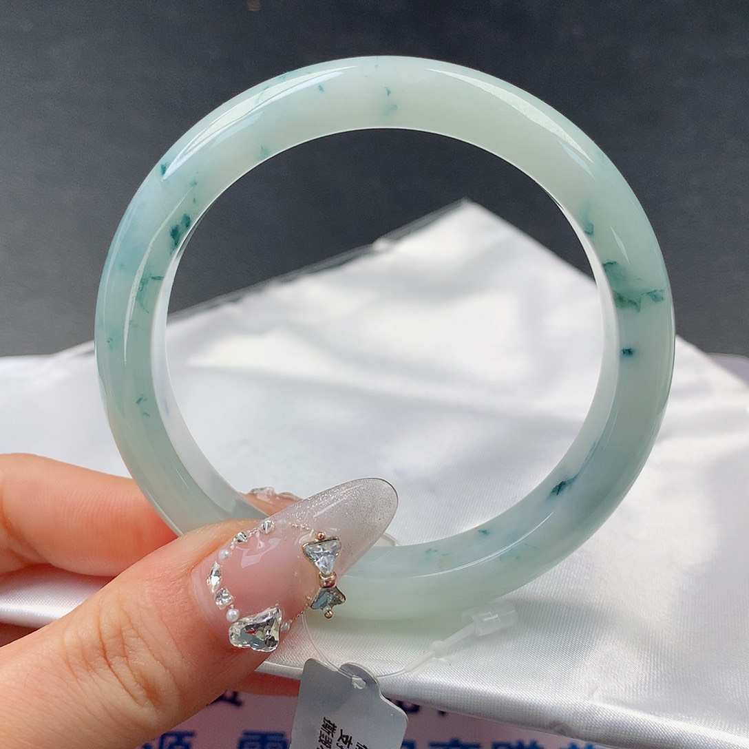 翡翠手镯未镶嵌0023正57