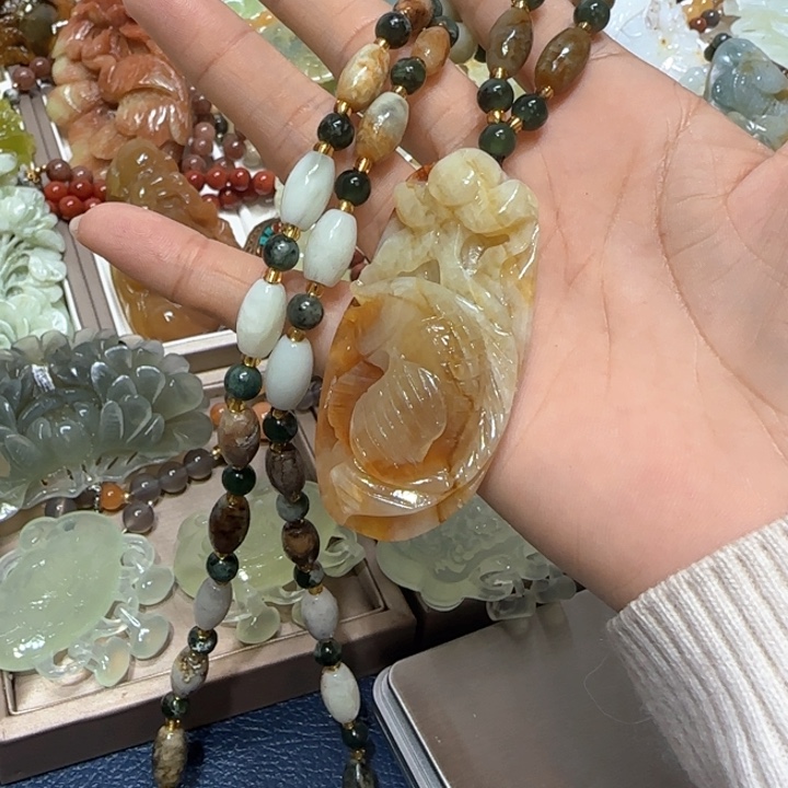 蛇纹石玉吊坠未镶嵌