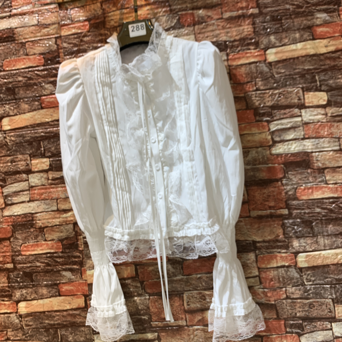 喇叭泡泡袖衬衫半高领上衣