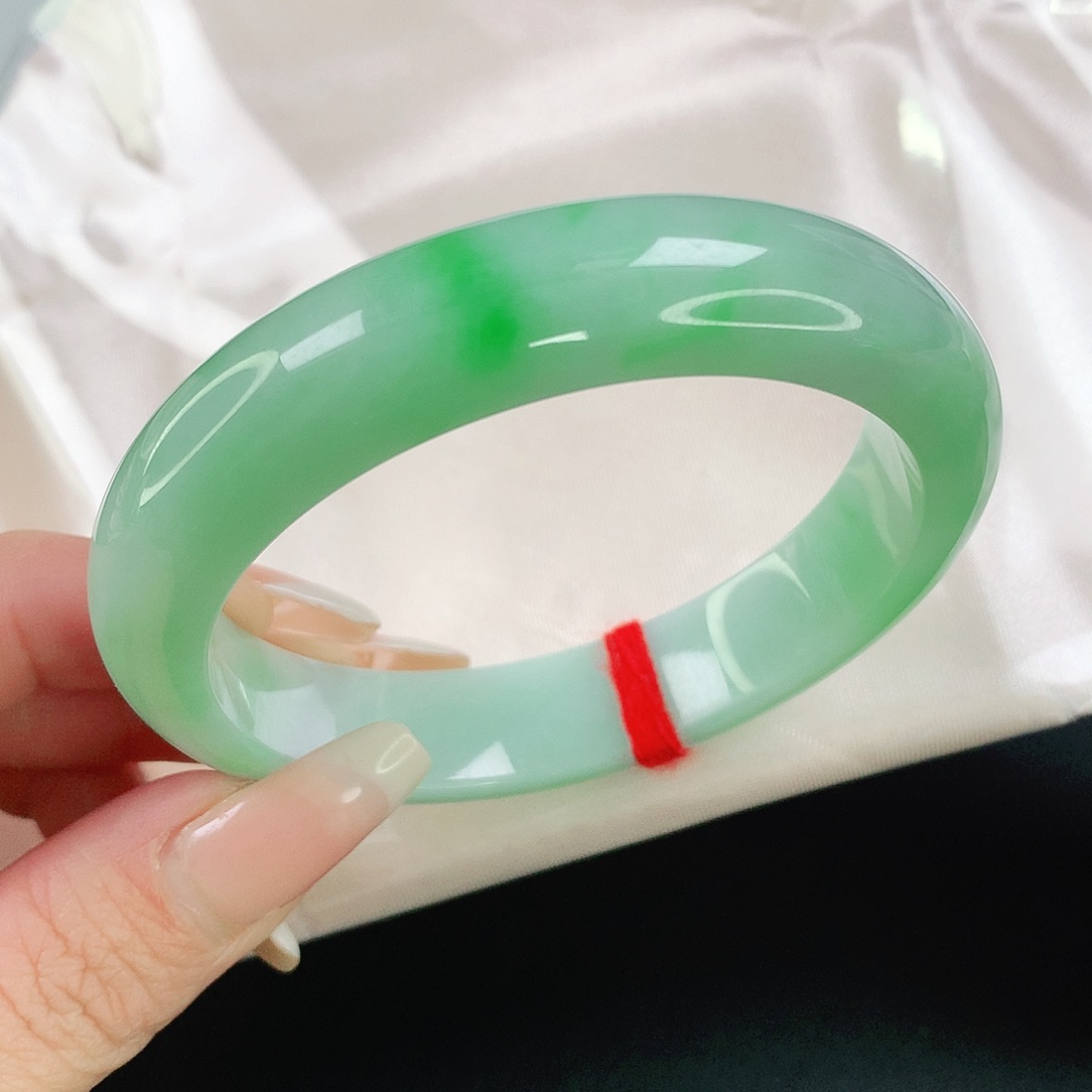 翡翠手镯未镶嵌56翡翠