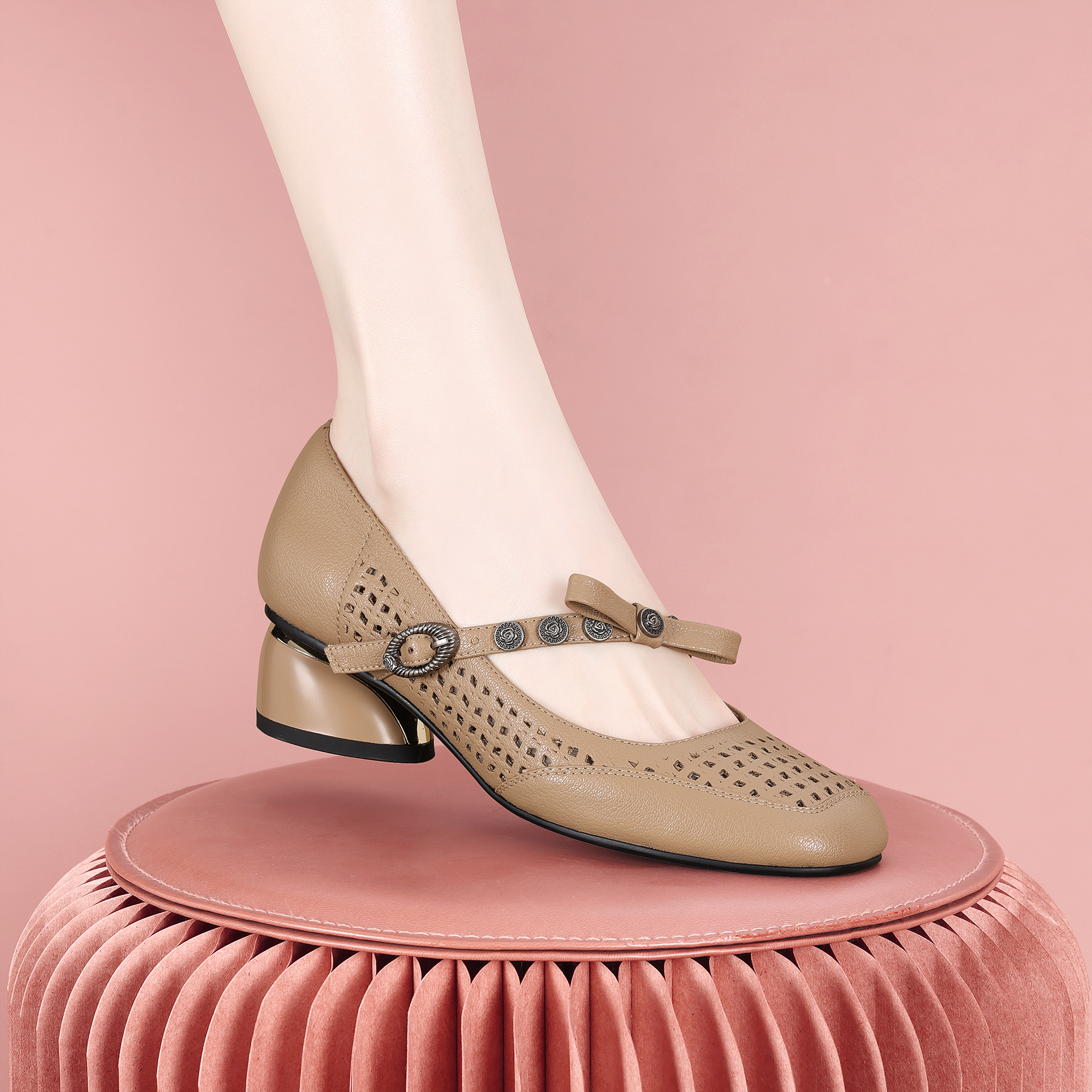 梵芮诗金属装饰浅口气质2025新款甜美女士洞洞低跟粗跟单鞋-H1181