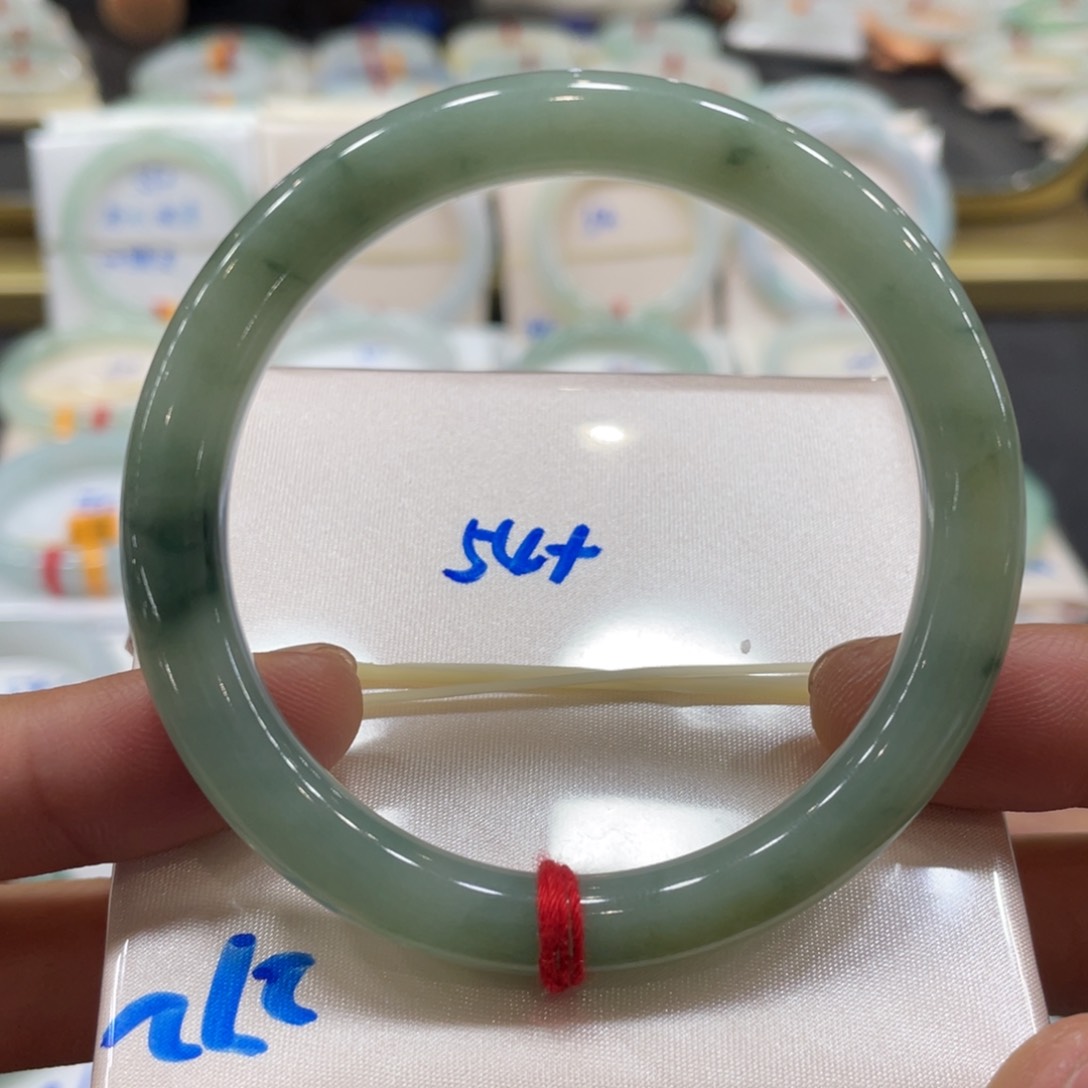 翡翠手镯未镶嵌翡翠手镯