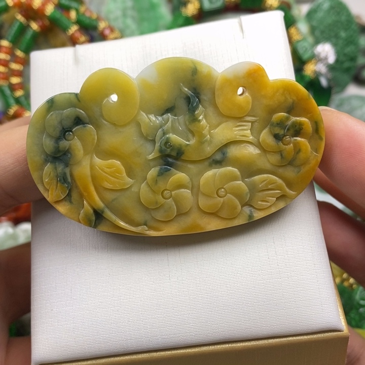 翡翠未镶嵌吊坠(赠链)