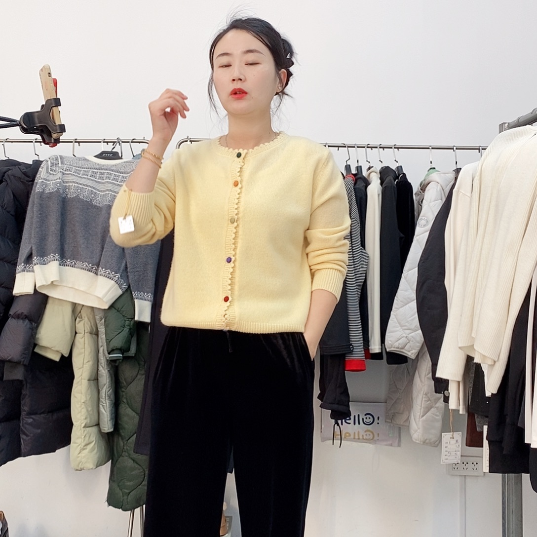 黄色针织开衫130斤以内