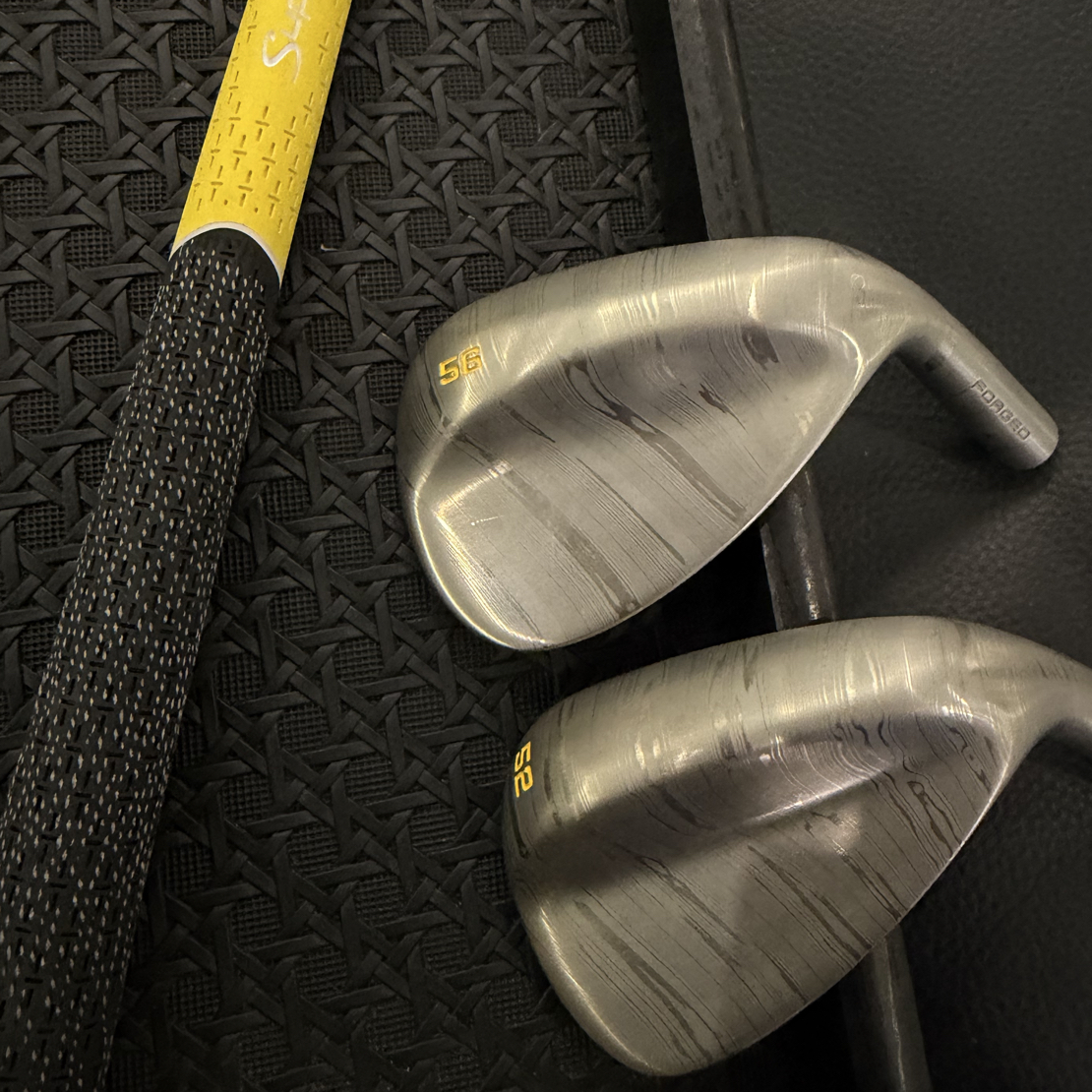 大马士革钢挖起杆52，56包杆身握把