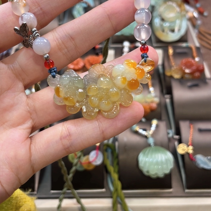 蛇纹石玉颈饰未镶嵌