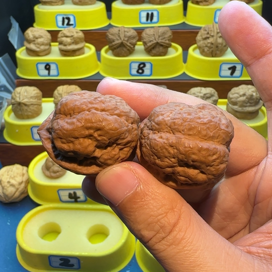 东***。把件桃核大羊头蟾