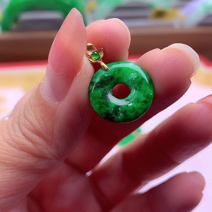 翡翠颈饰18K金镶嵌翡翠