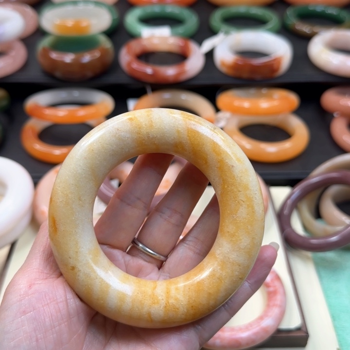 石英质玉手镯未镶嵌