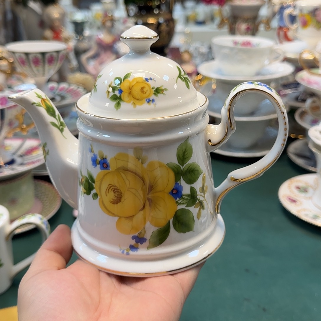 冠衡外贸陶瓷有限公司