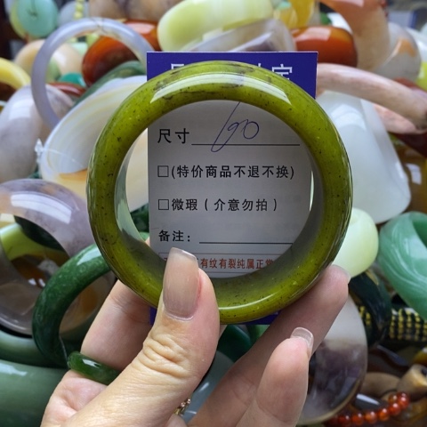 蛇纹石玉手镯未镶嵌