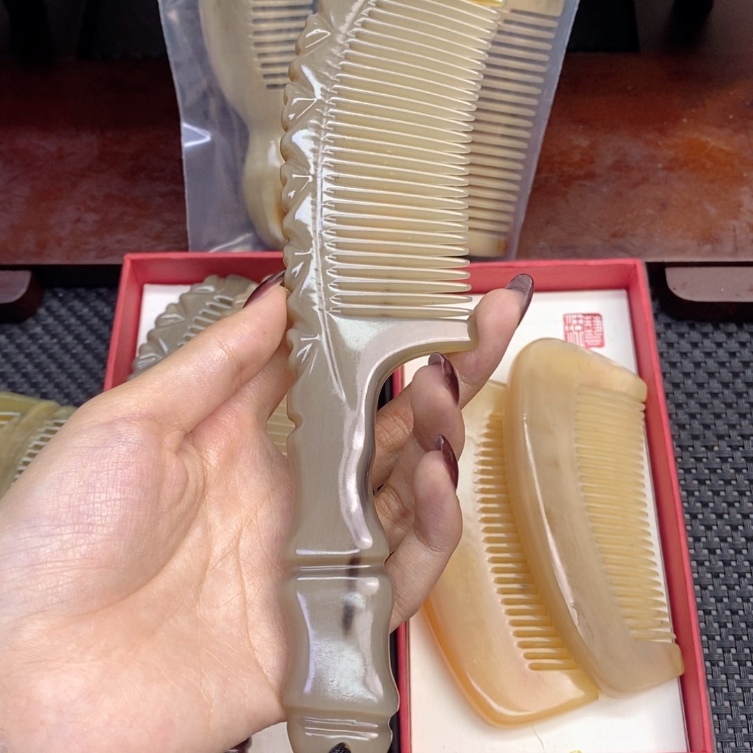纯手工制作纯牛角梳子