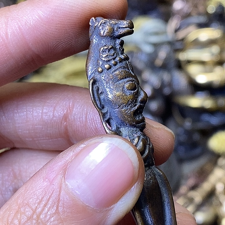 老铜马头撅瑕疵有裂