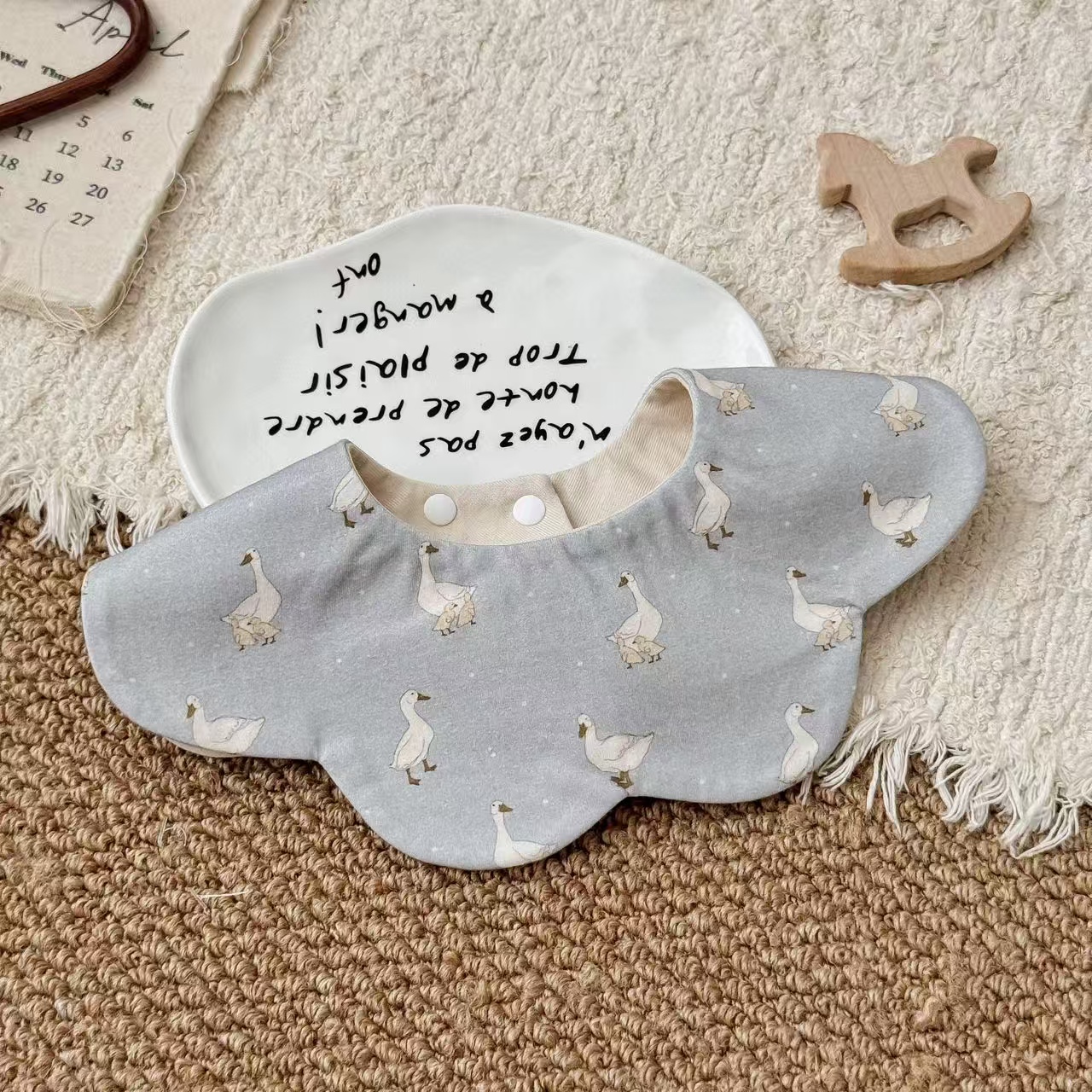 萌萌家高定口水巾宝宝饭兜婴儿纯棉花瓣围嘴双面防水男宝女宝