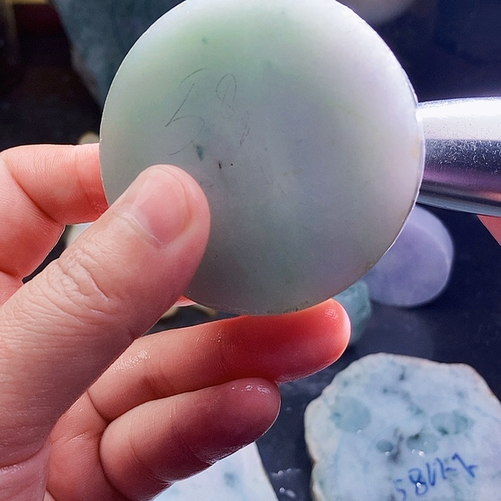 翡翠未镶嵌颈饰毛料30