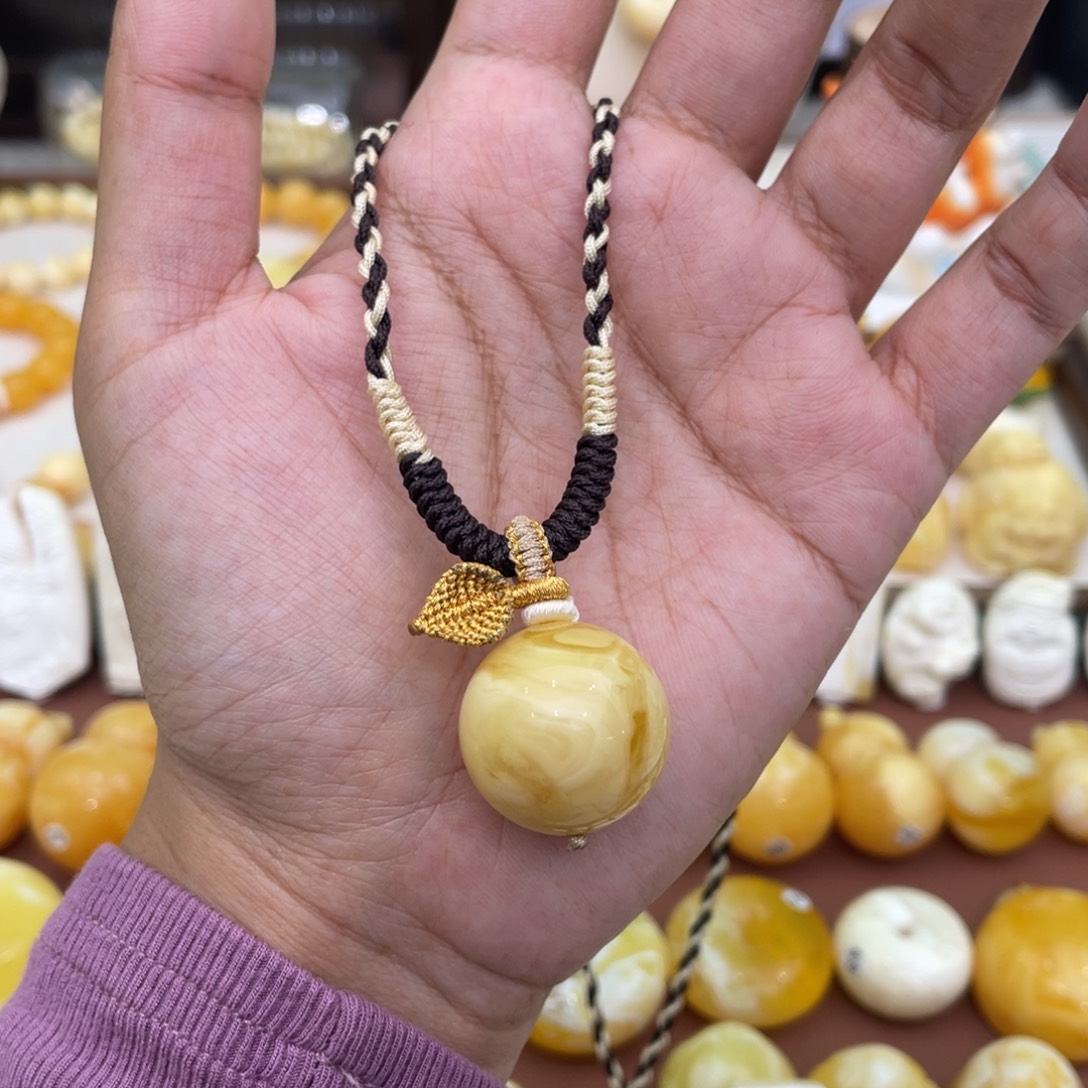 琥珀未镶嵌颈饰22mm 俄料浓蜡妖花大圆珠编绳款吊坠