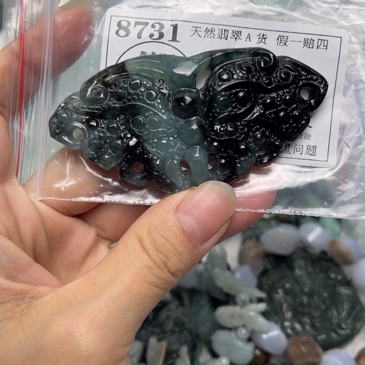 翡翠未镶嵌颈饰8731