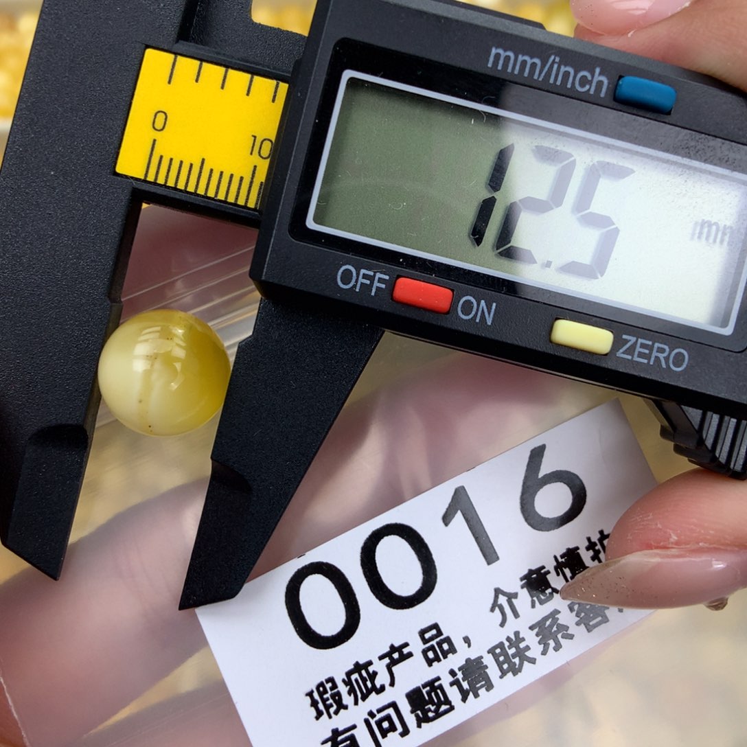 未镶嵌琥珀珠宝奇石