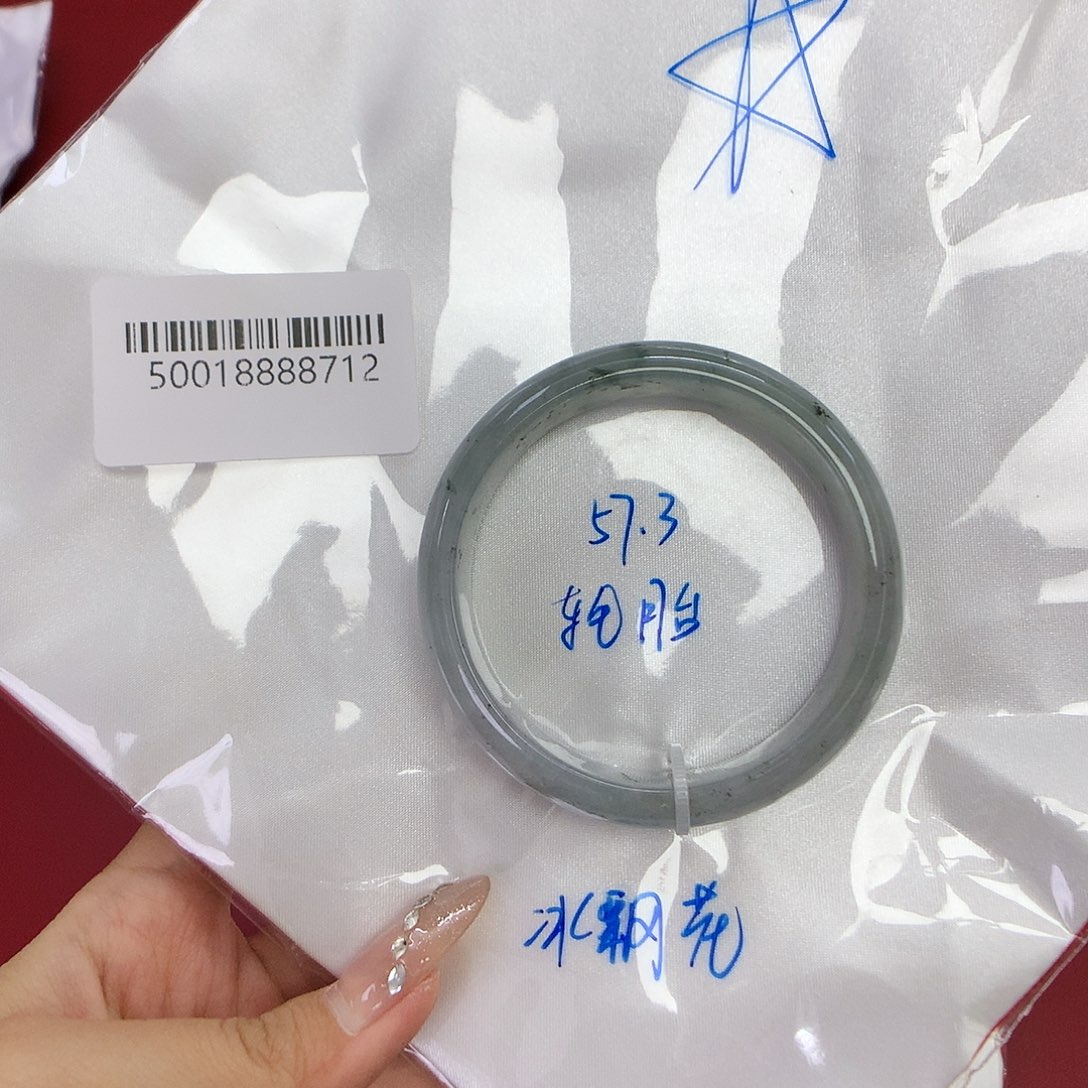 翡翠手镯未镶嵌天然缅甸翡翠手镯