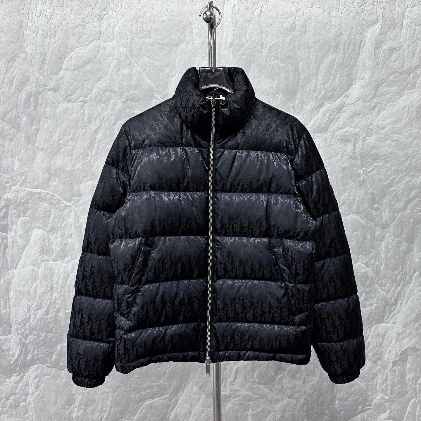 未使用 DIOR/迪奥 立领满印徽标羽绒服外套 52码 J00930