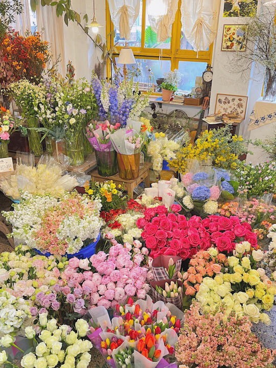 套餐一：一把洋甘菊+10支六出水仙百合+一把风铃