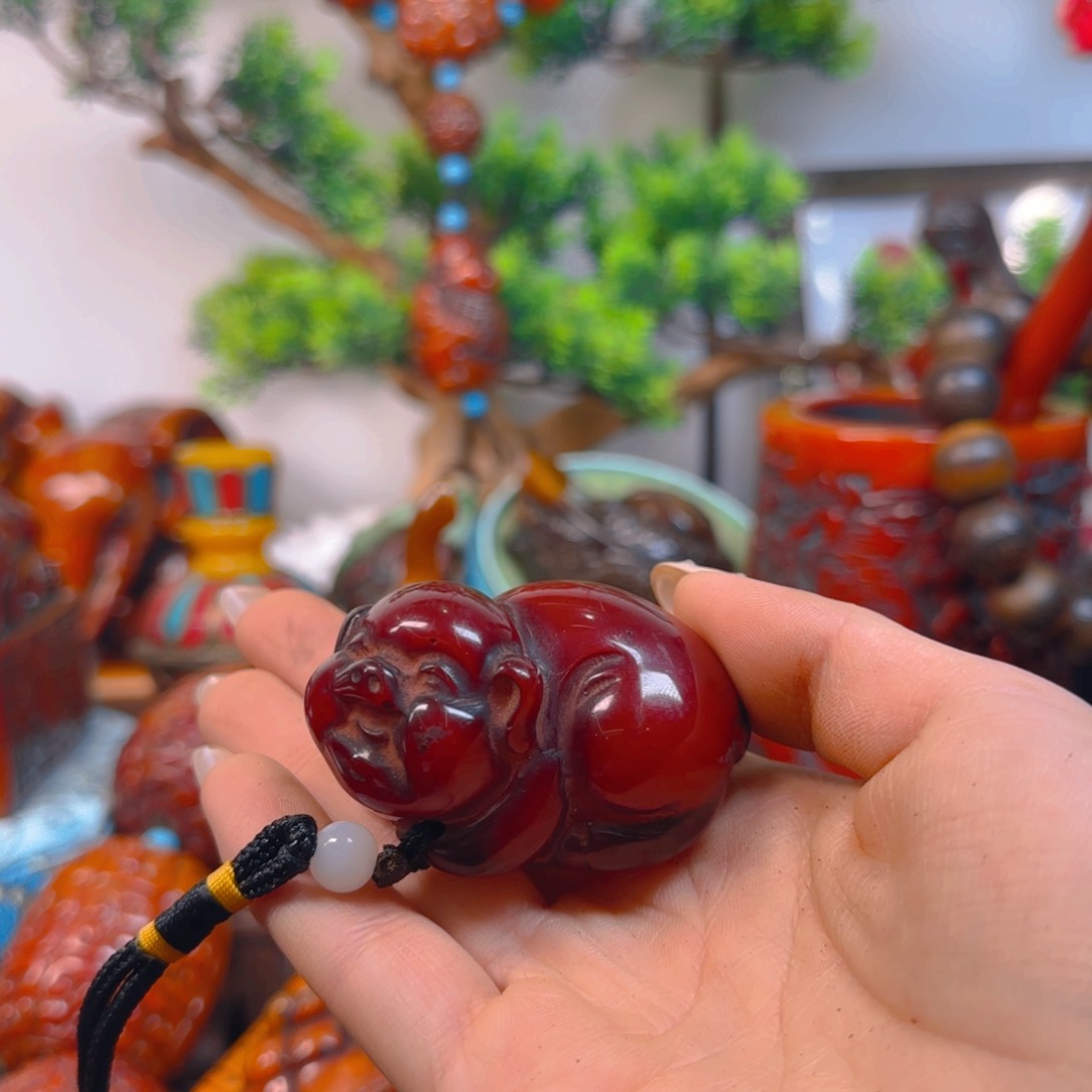 琥珀裸石未镶嵌猪